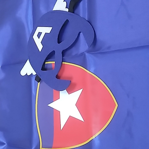 Superhero Cape Capt American Satin Cape wash in cold & air dry 26.5 x 26 inches - Picture 3 of 4